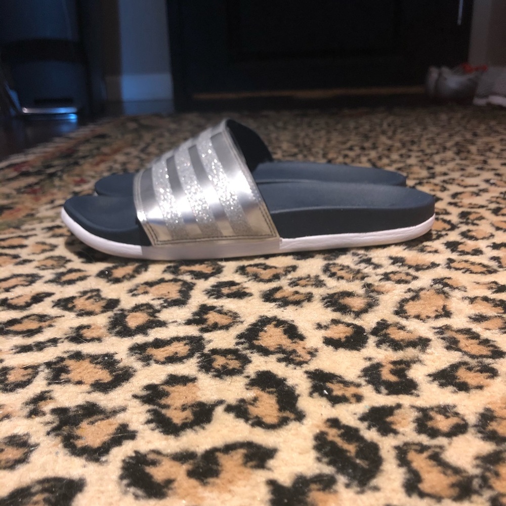 adidas Women's Adilette Comfort Slides-Navy/Silver